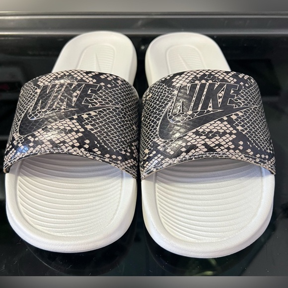 Nike Slides - Picture 2 of 6